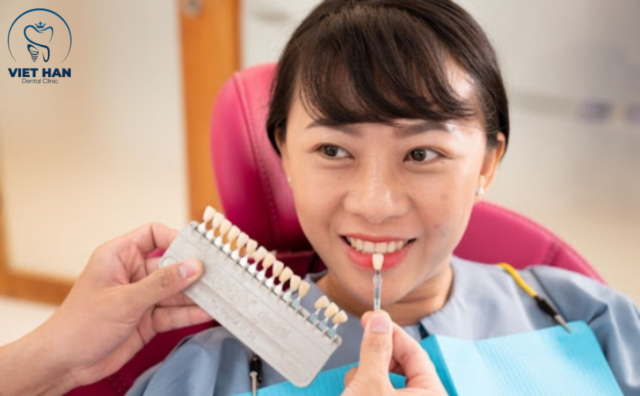 Cách chọn màu sứ phù hợp với màu răng