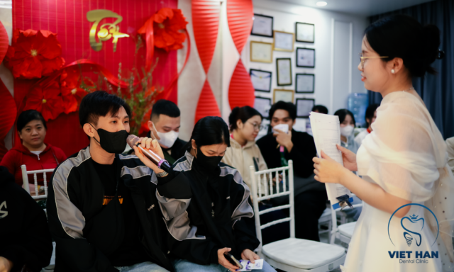Toàn cảnh chương trinh tri ân khách hàng diễn ra trong không khí ấm cúng tại Cơ sở 1 của nha khoa