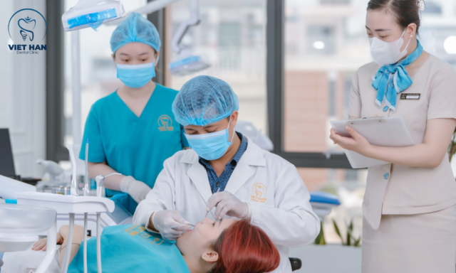 Nhổ răng khôn an toàn tại Nha khoa Việt Hàn với bác sĩ giỏi, công nghệ hiện đại giúp giảm đau và phục hồi nhanh.