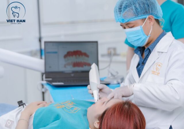 Răng vàng nặng nên được kiểm tra sớm để cải thiện màu răng an toàn hơn.